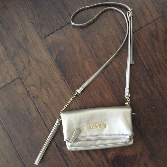 reaction kenneth cole sling bag